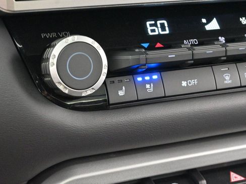 Used 2025 Toyota Tundra Platinum AWD/4WD image 24