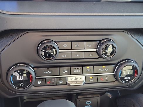 New 2025 Ford Bronco Badlands image 21