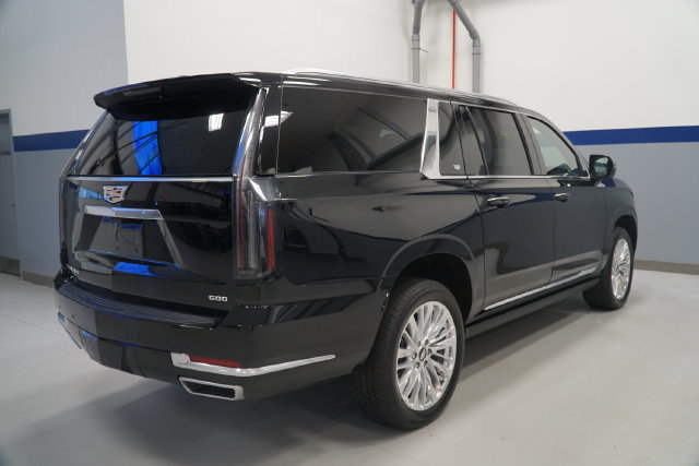 Used 2026 Cadillac Escalade ESV Luxury w/ LPO, Floor Liner Package AWD/4WD image 7