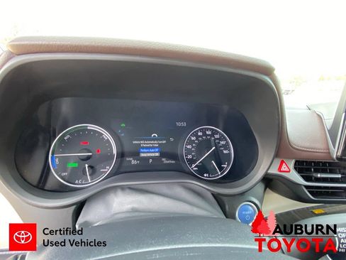 Used 2024 Toyota Sienna Platinum AWD/4WD image 41