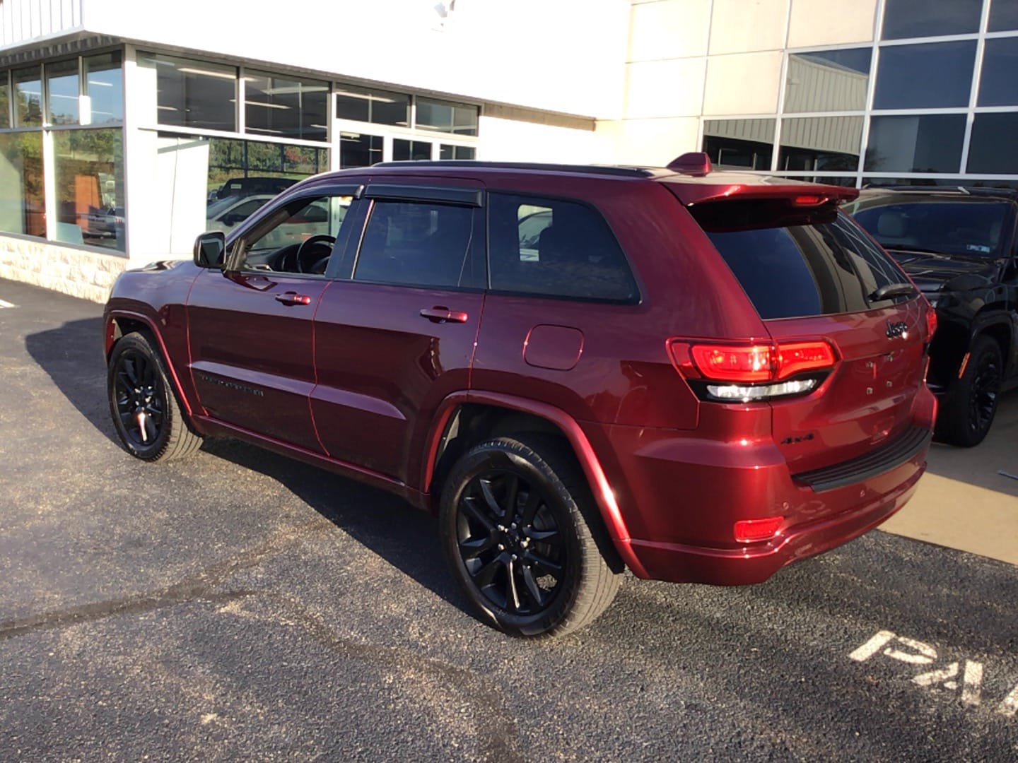 Certified 2020 Jeep Grand Cherokee Altitude AWD/4WD image 6