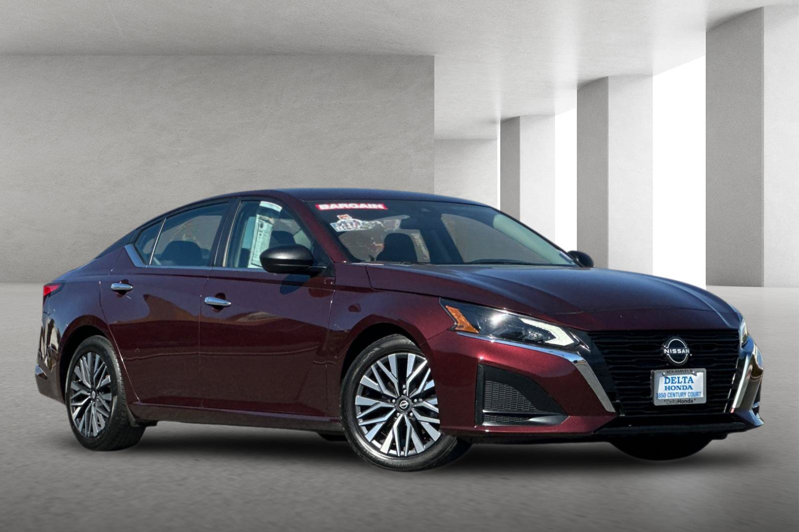 Used 2024 Nissan Altima 2.5 SV FWD image 2