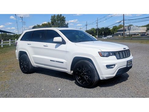 Used 2019 Jeep Grand Cherokee Altitude image 3