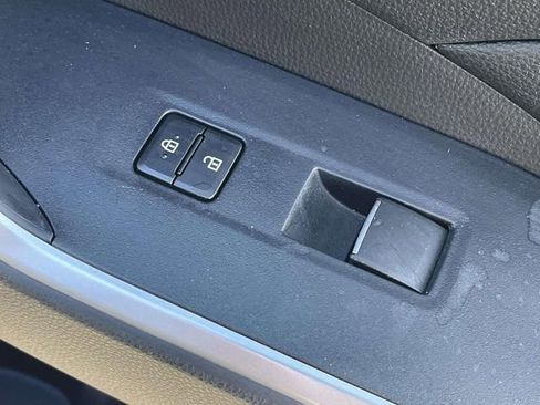 Used 2021 Toyota RAV4 XLE Premium image 13