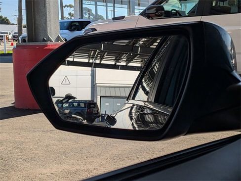 Used 2025 Hyundai Elantra Limited image 25