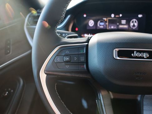 New 2025 Jeep Grand Cherokee Limited image 17