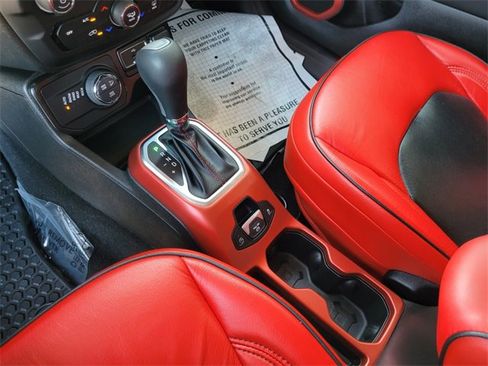 Used 2022 Jeep Renegade Trailhawk image 29