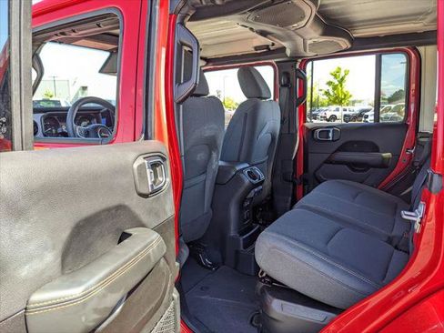 Certified 2025 Jeep Wrangler Unlimited Sahara AWD/4WD image 39