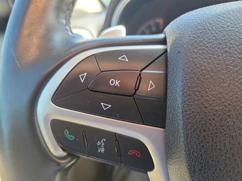 Used 2017 Jeep Grand Cherokee Limited image 18