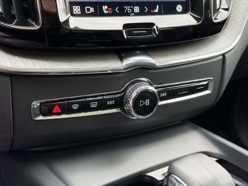 Certified 2025 Volvo XC60 B5 Plus image 25