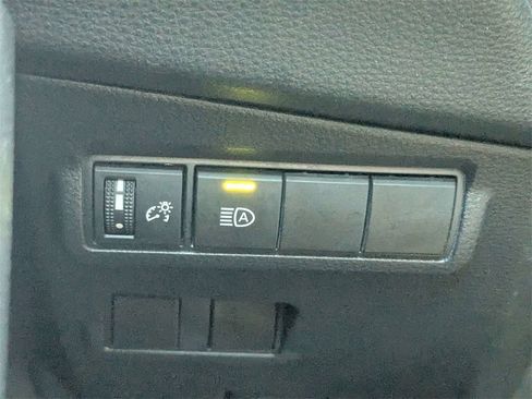 Used 2023 Toyota Corolla Cross XLE image 24