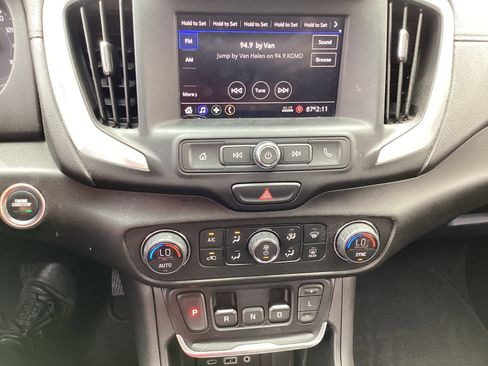 Used 2021 GMC Terrain SLE w/ Driver Convenience Package image 12