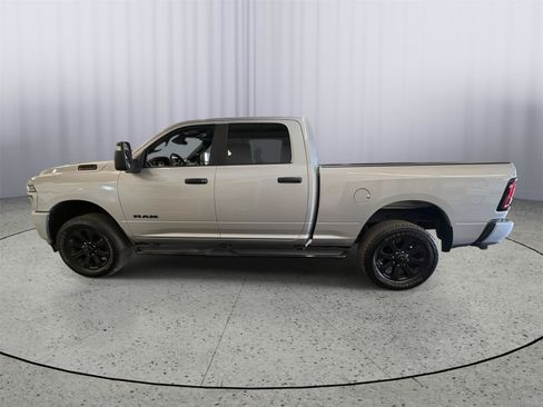 Used 2026 RAM 2500 Big Horn AWD/4WD image 2