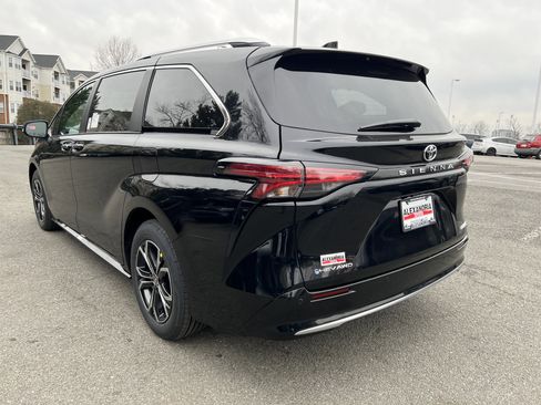 New 2026 Toyota Sienna Platinum image 6