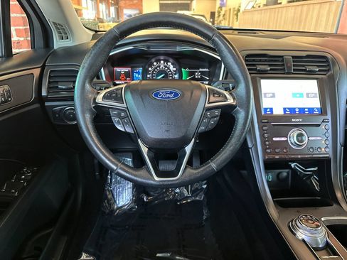 Used 2020 Ford Fusion Titanium AWD/4WD image 18