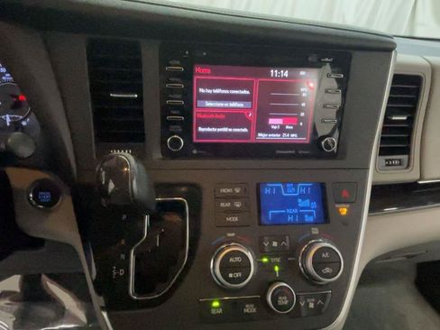 Used 2018 Toyota Sienna XLE FWD image 34