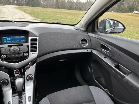 Used 2016 Chevrolet Cruze LT image 22