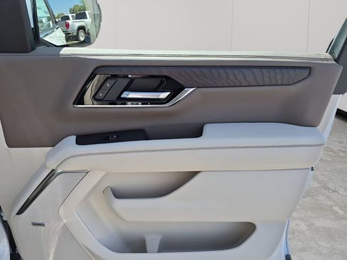 New 2026 GMC Yukon Denali image 13