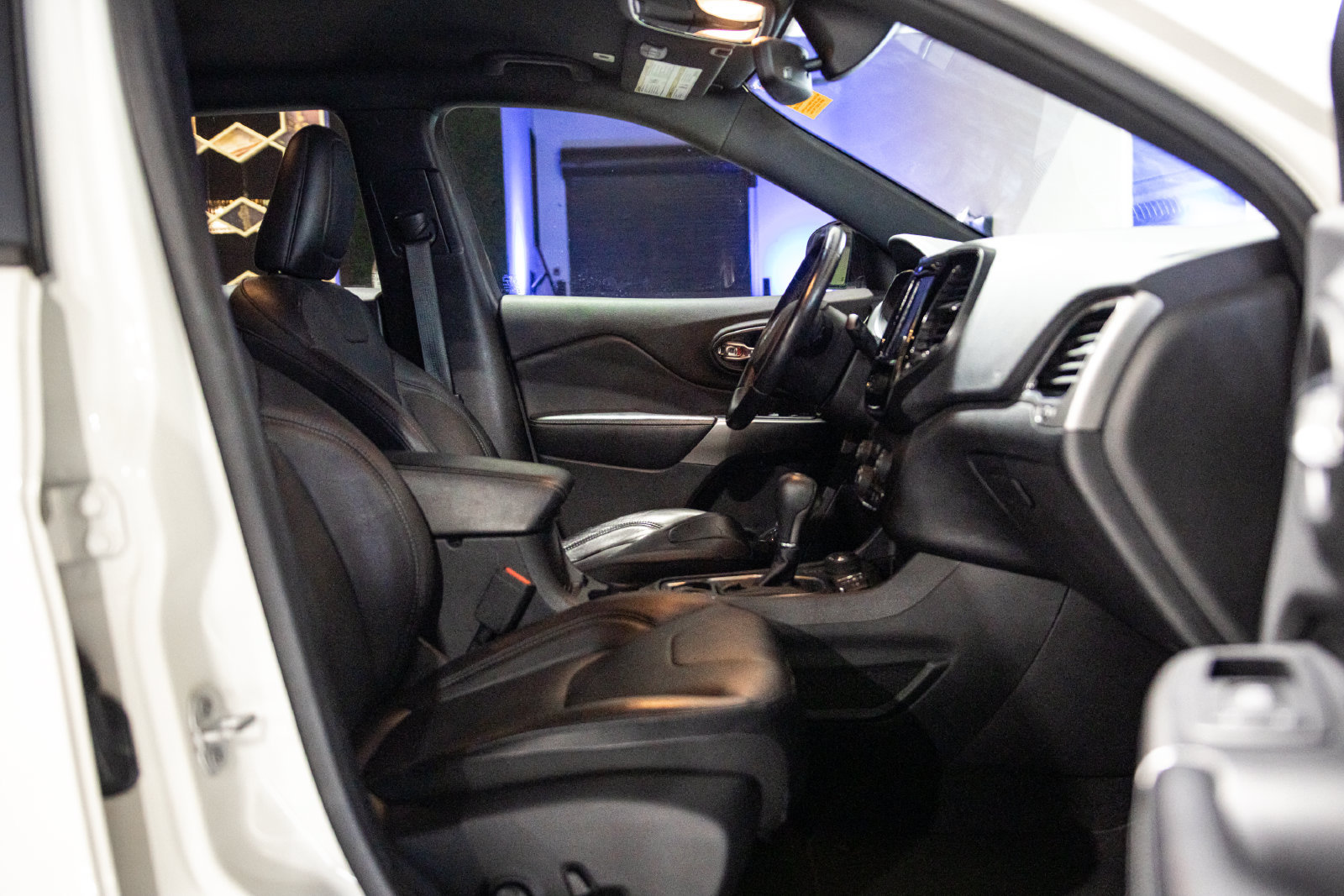 Used 2019 Jeep Cherokee High Altitude AWD/4WD image 11
