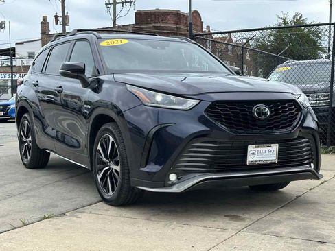 Used 2021 Toyota Highlander XSE AWD/4WD image 3