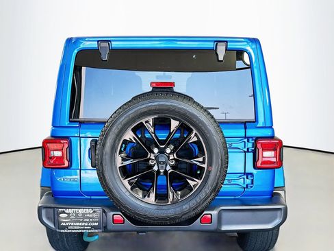 Used 2022 Jeep Wrangler Unlimited Sahara w/ Cold Weather Group AWD/4WD image 6