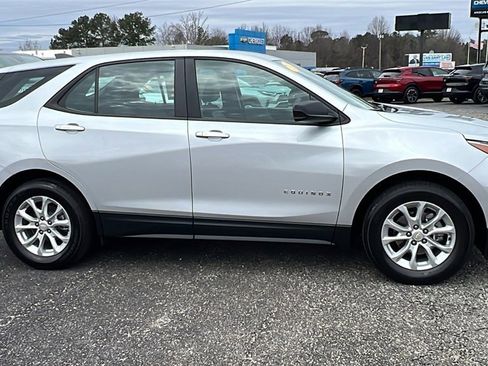 Used 2020 Chevrolet Equinox LS image 4