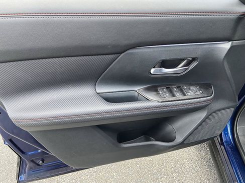 Certified 2025 Nissan Kicks SR FWD image 9