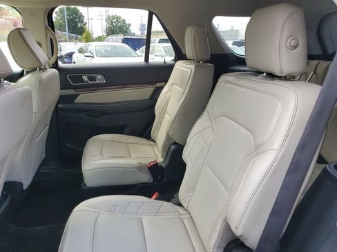 Used 2018 Ford Explorer Platinum AWD/4WD image 10