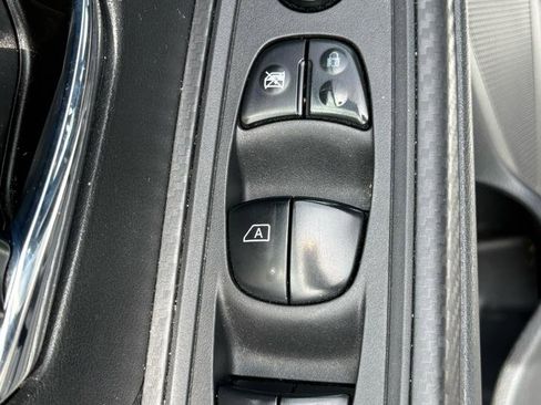 Used 2020 Nissan Versa SV FWD image 9