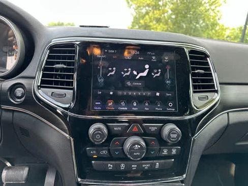 Used 2020 Jeep Grand Cherokee Limited w/ Premium Lighting Group AWD/4WD image 9