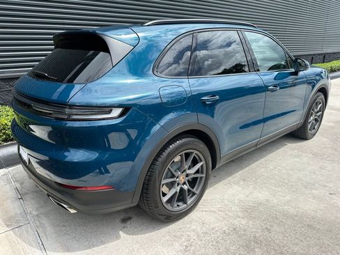 Certified 2025 Porsche Cayenne E-Hybrid AWD/4WD image 9