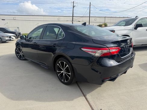 Used 2019 Toyota Camry SE FWD image 4