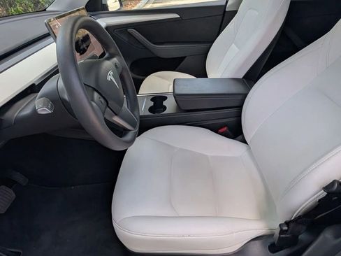 Used 2024 Tesla Model Y Long Range image 10