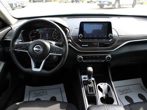 Used 2024 Nissan Altima 2.5 SV image 10