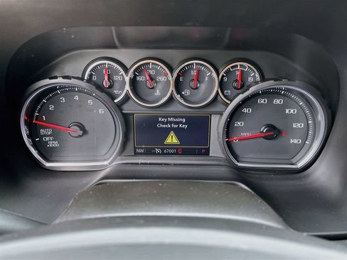 Used 2021 Chevrolet Suburban LT w/ Luxury Package RWD image 22