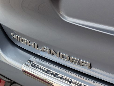 Used 2023 Toyota Highlander XLE image 33