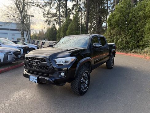 Used 2019 Toyota Tacoma TRD Off-Road image 8