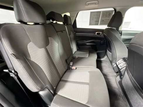 Certified 2024 Kia Sorento LX image 27