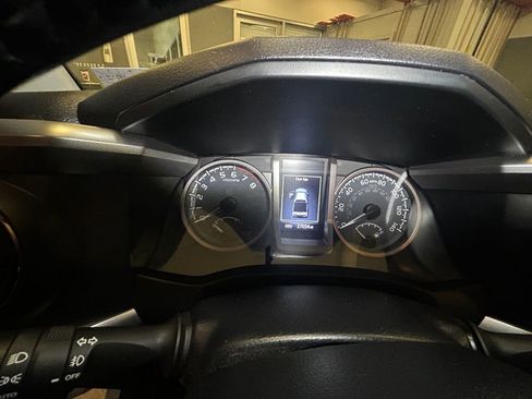Certified 2023 Toyota Tacoma SR5 AWD/4WD image 22