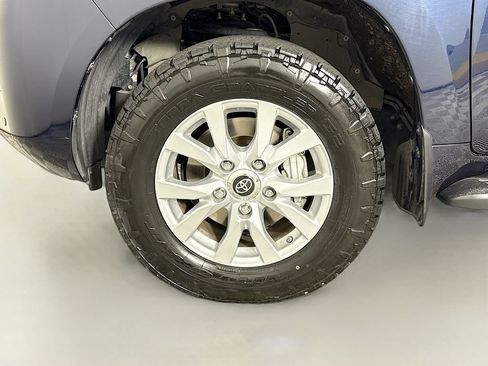 Used 2019 Toyota Land Cruiser AWD/4WD image 33