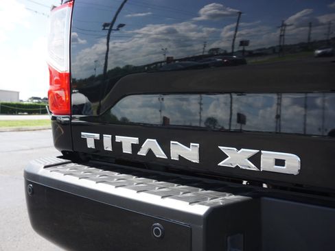 Used 2017 Nissan Titan SV RWD image 10