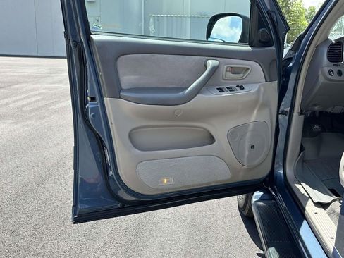 Used 2007 Toyota Sequoia SR5 RWD image 5