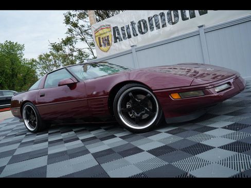 Used 1993 Chevrolet Corvette Coupe RWD image 1
