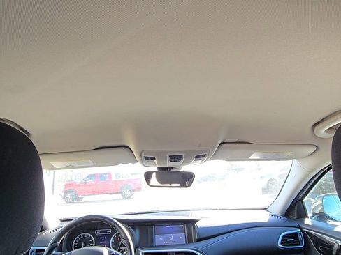 Used 2017 INFINITI QX30 Base image 22