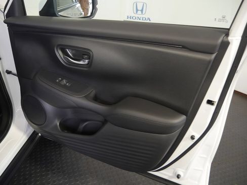 Used 2025 Honda HR-V LX image 5