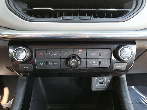 Used 2022 Jeep Compass Limited image 20