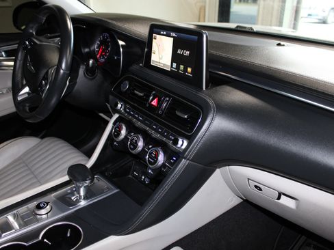 Used 2019 Genesis G70 3.3T Advanced RWD image 32