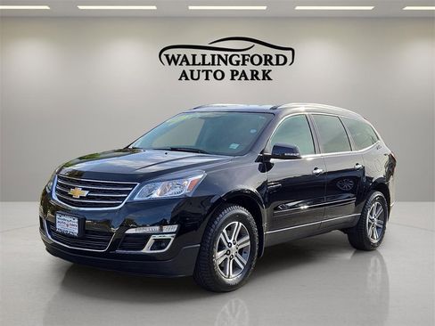 Used 2017 Chevrolet Traverse LT image 1