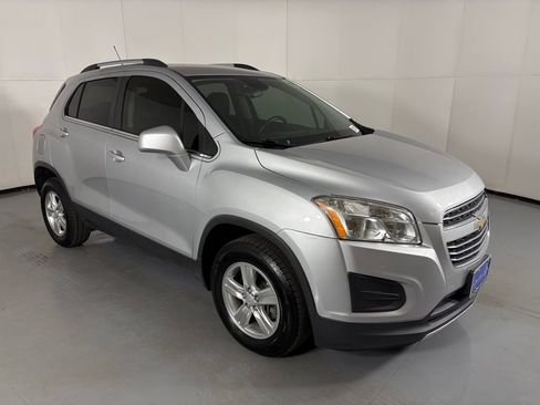 Used 2015 Chevrolet Trax LT w/ LT Plus Package image 2