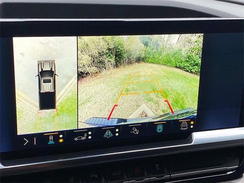 Used 2024 Chevrolet Silverado 2500 LTZ w/ LTZ Convenience Package image 24